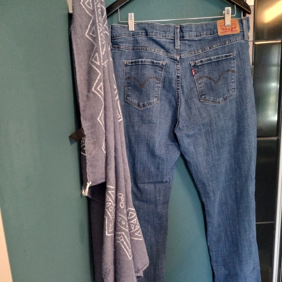 Levi's 312-Shaping Slim Jeans- Women's- W 33 - Picture 3 of 5